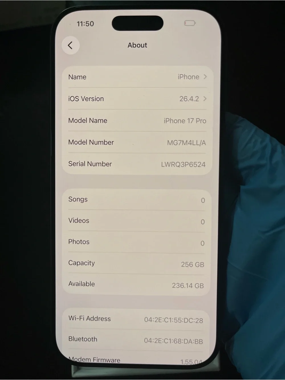 Apple iPhone 17 Pro 256 gb Silver Frame with White Display